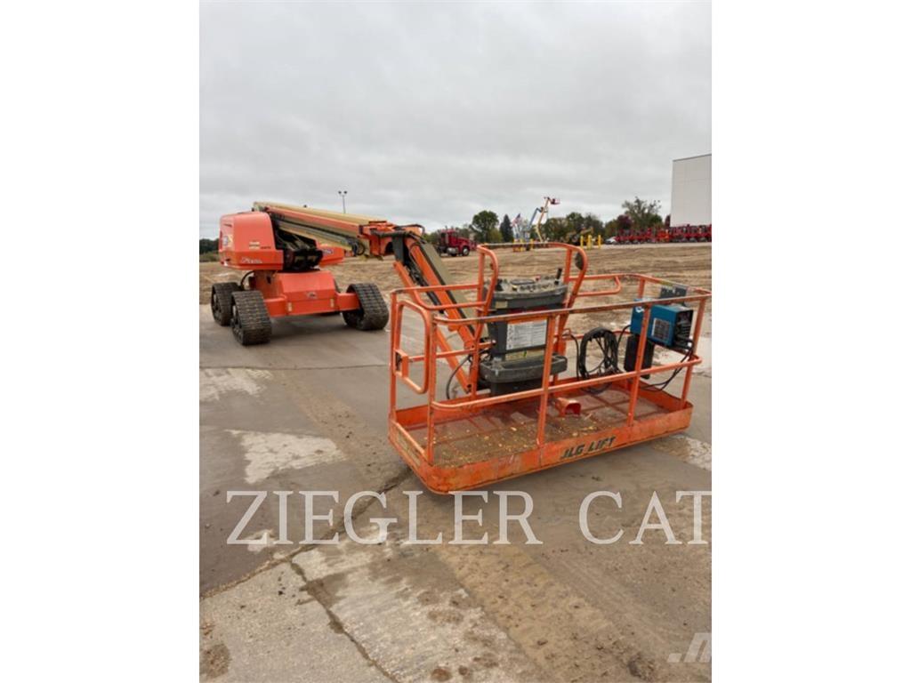 JLG 660SJ Articulated boom lifts