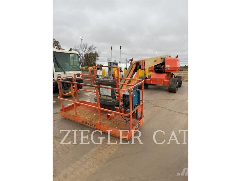 JLG 660SJ Articulated boom lifts