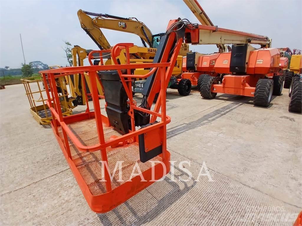 JLG 800AJ Articulated boom lifts