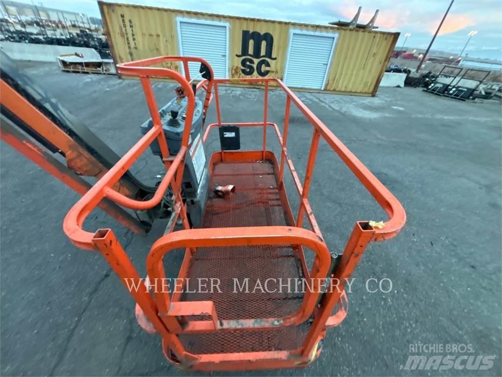 JLG 860SJ Articulated boom lifts