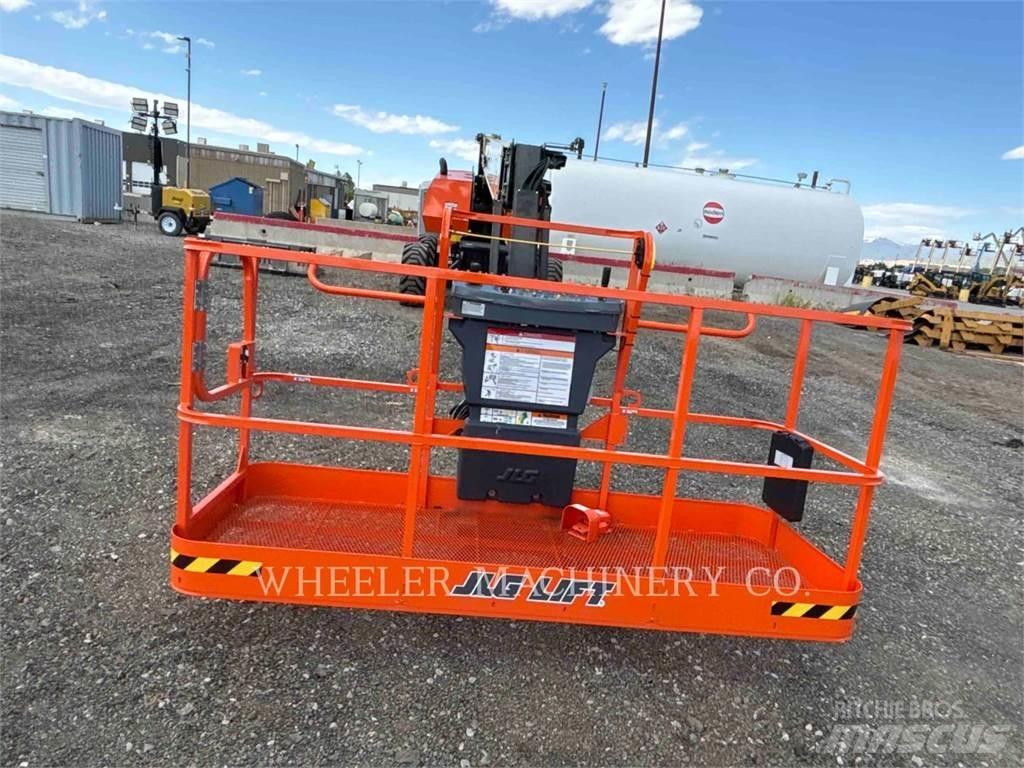 JLG 860SJ Articulated boom lifts