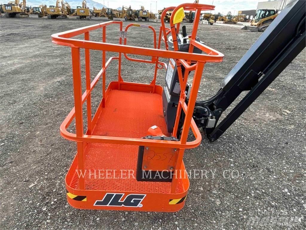 JLG 860SJ Articulated boom lifts