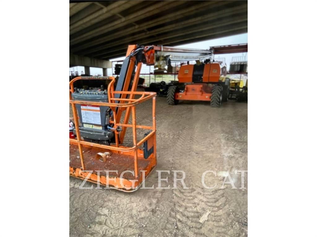 JLG 860SJ Articulated boom lifts