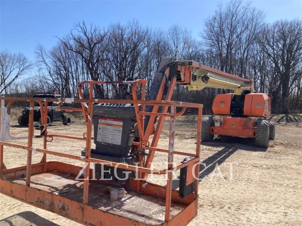 JLG 860SJ Articulated boom lifts