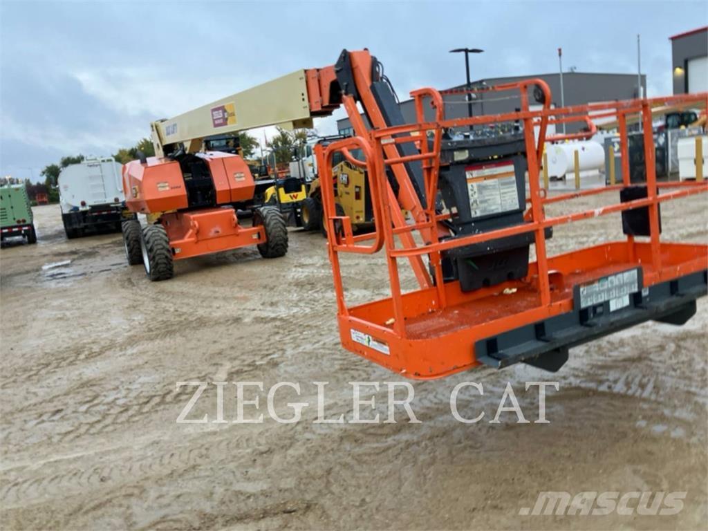JLG 860SJ Articulated boom lifts