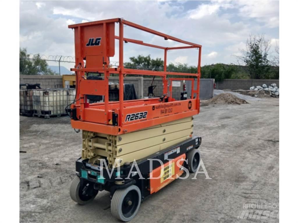 JLG R2632 Articulated boom lifts