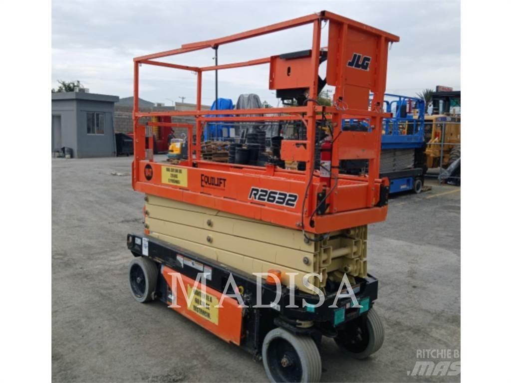 JLG R2632 Articulated boom lifts