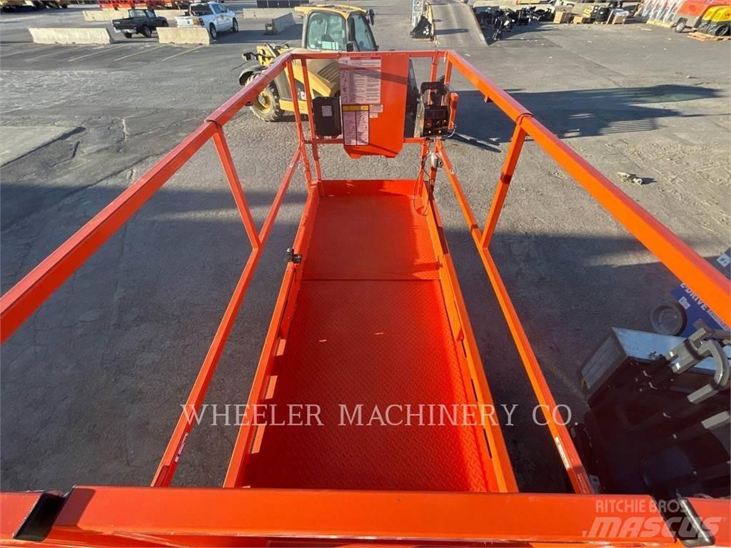 JLG R4045 Scissor lifts