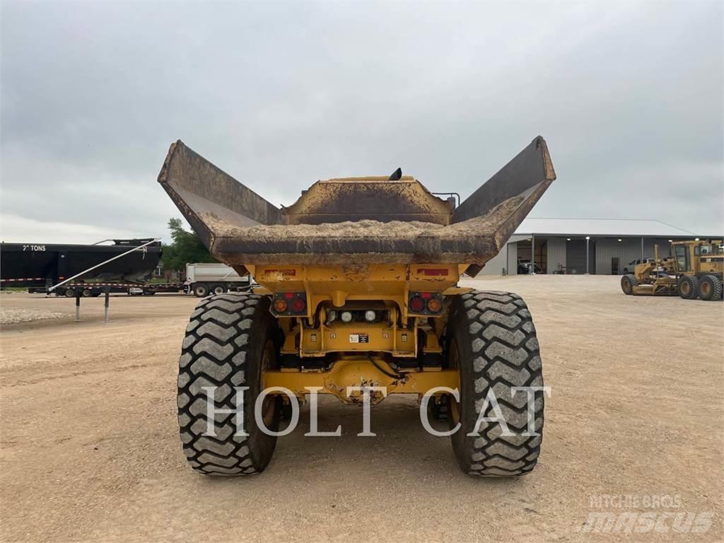 John Deere 250D Articulated Haulers