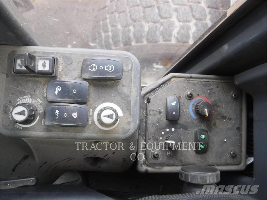 John Deere 872GP Graders