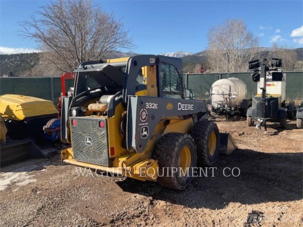 John Deere & CO. 332E Skid steer loaders
