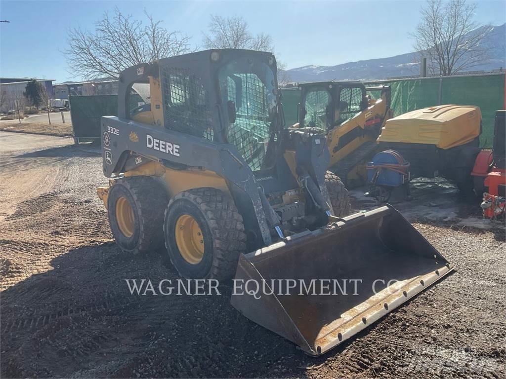 John Deere & CO. 332E Skid steer loaders