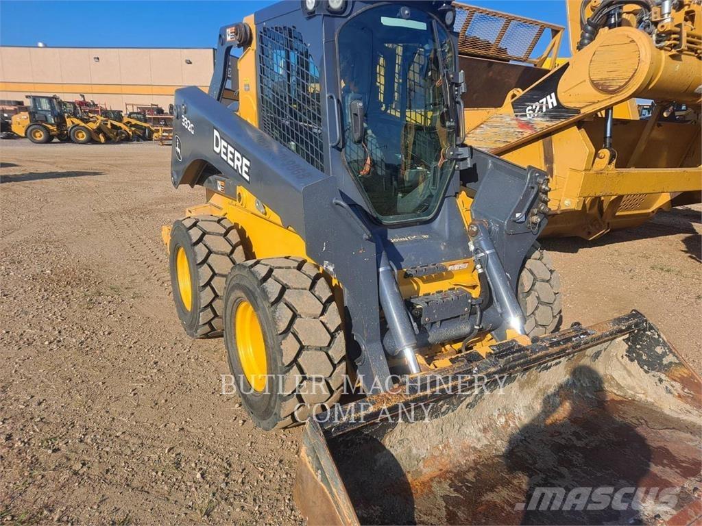 John Deere & CO. 332G Skid steer loaders