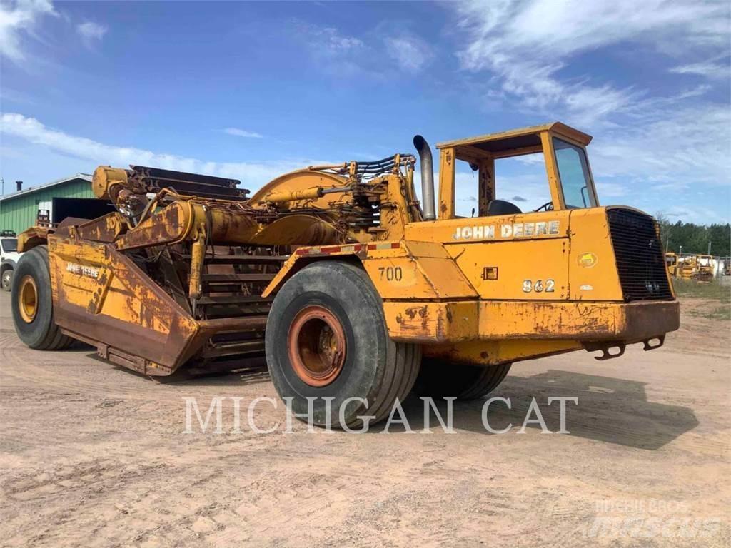 John Deere & CO. 862 Scrapers