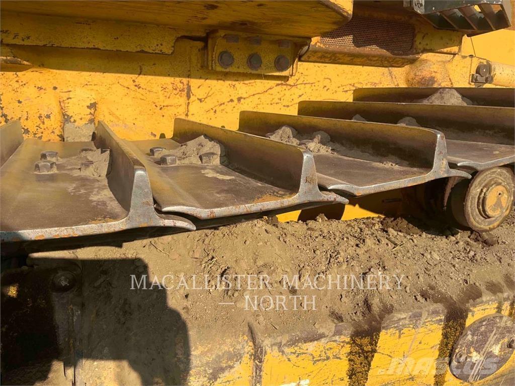 Komatsu D39PX-23 Crawler dozers