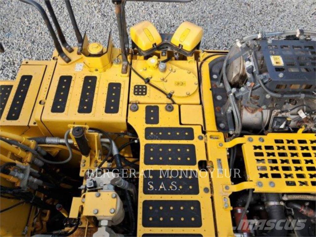 Komatsu PC240LC7 Crawler excavators