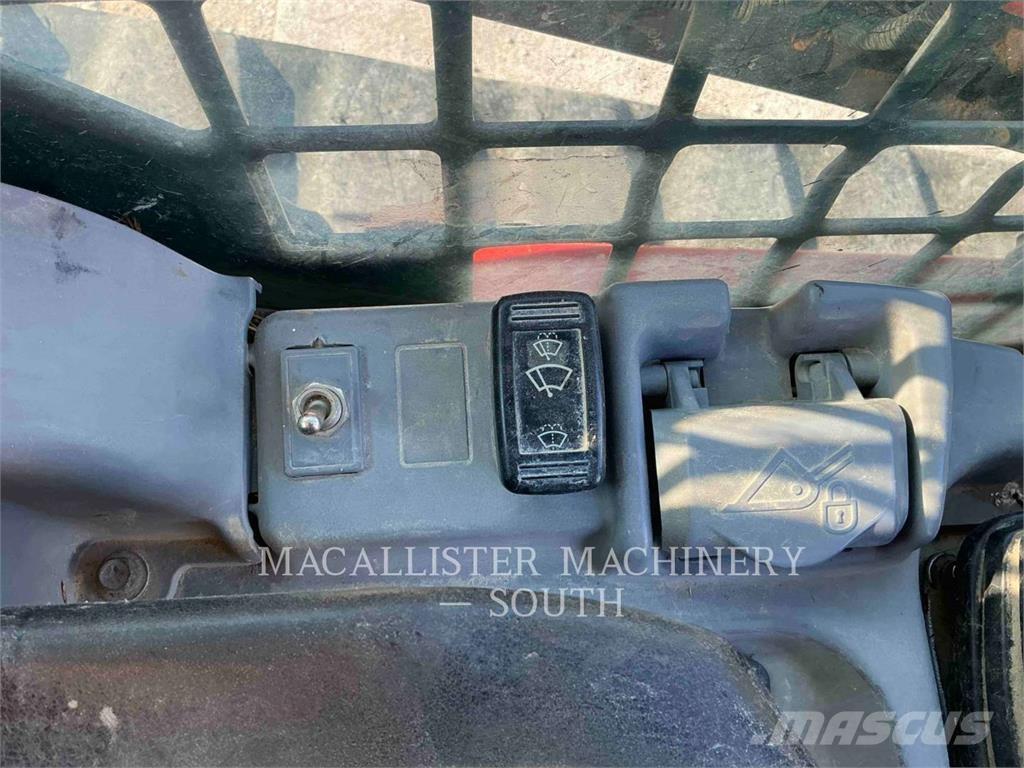 Kubota SVL75 Crawler loaders