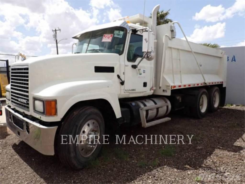 Mack CHU613 Tanker trucks