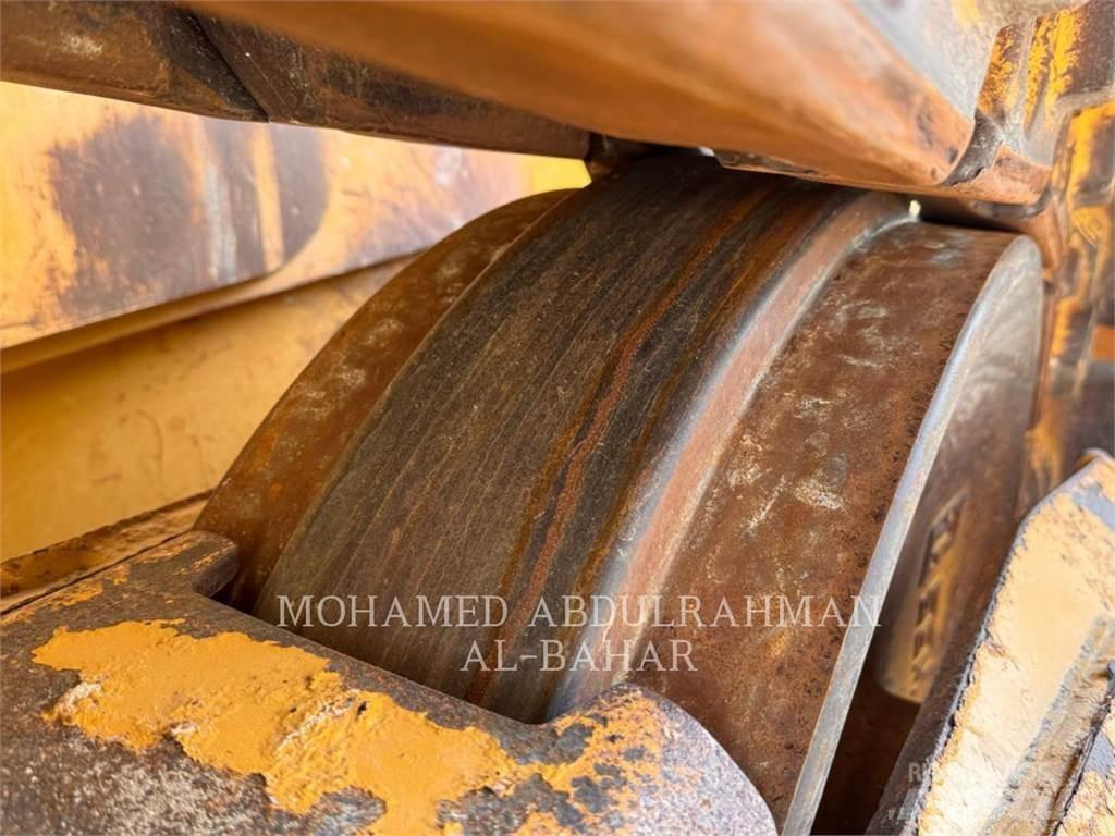 SEM MACHINERY SEM832 Crawler dozers