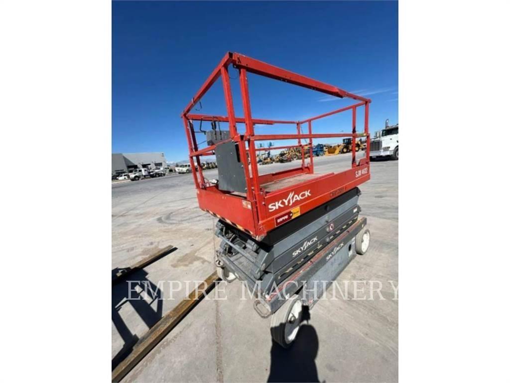 Skyjack 4632 Articulated boom lifts