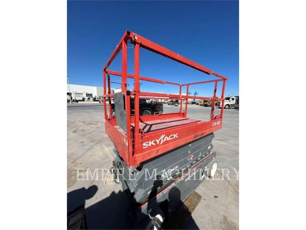 Skyjack 4632 Articulated boom lifts