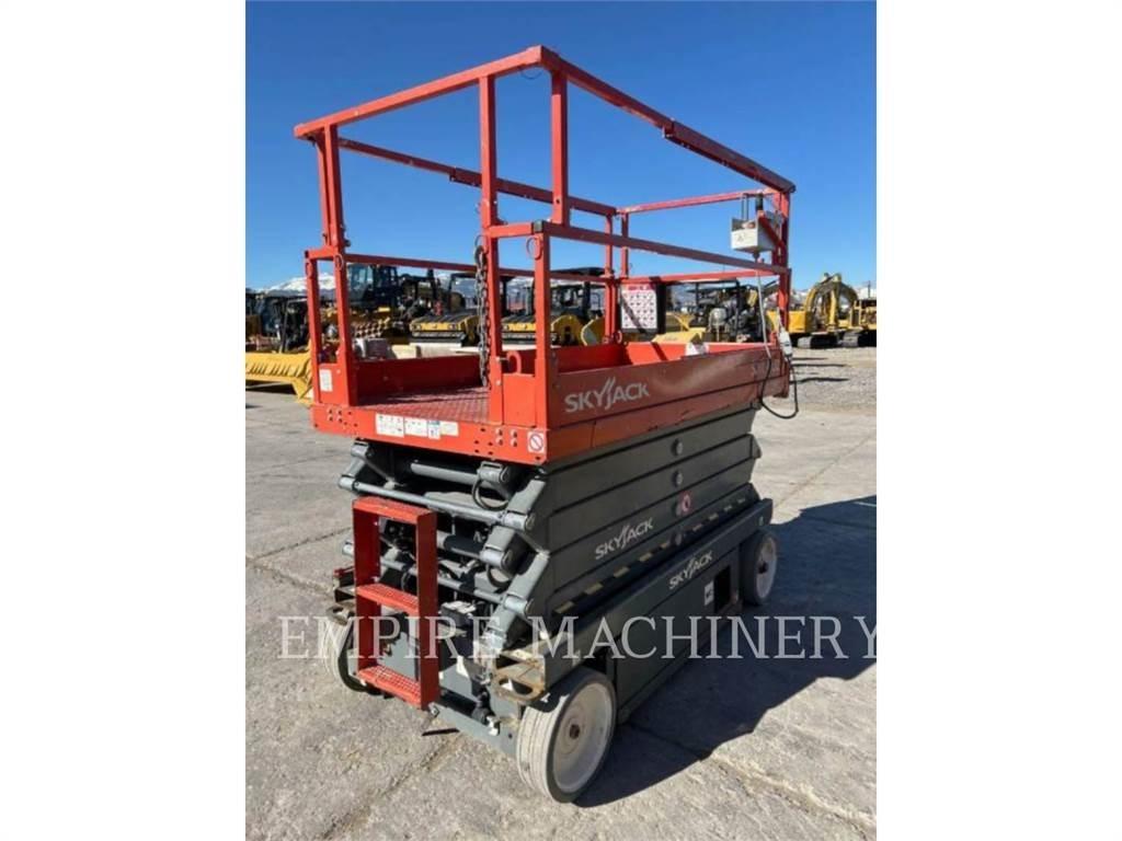 Skyjack 4632 Articulated boom lifts