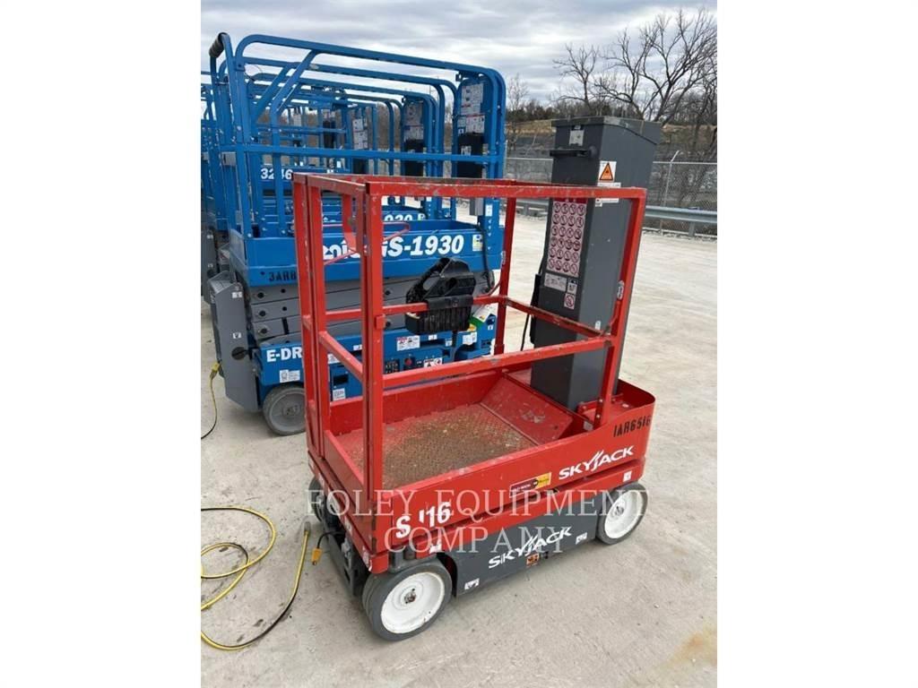 Skyjack (OBSOLETE) SJ16 Scissor lifts