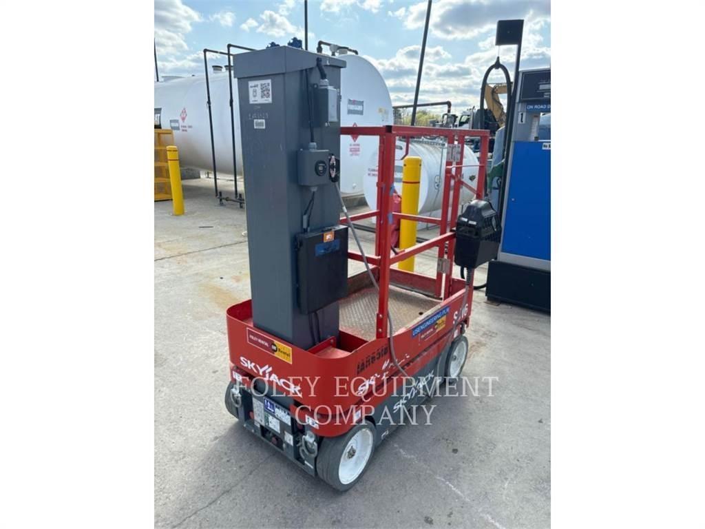 Skyjack (OBSOLETE) SJ16 Scissor lifts
