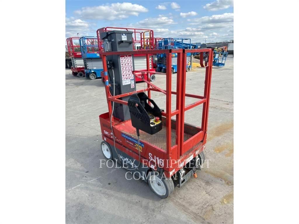 Skyjack (OBSOLETE) SJ16 Scissor lifts