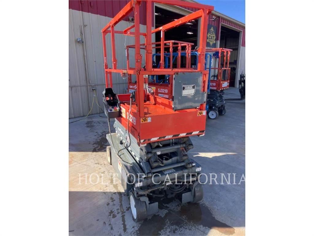 Skyjack SCISSOR 19 Scissor lifts