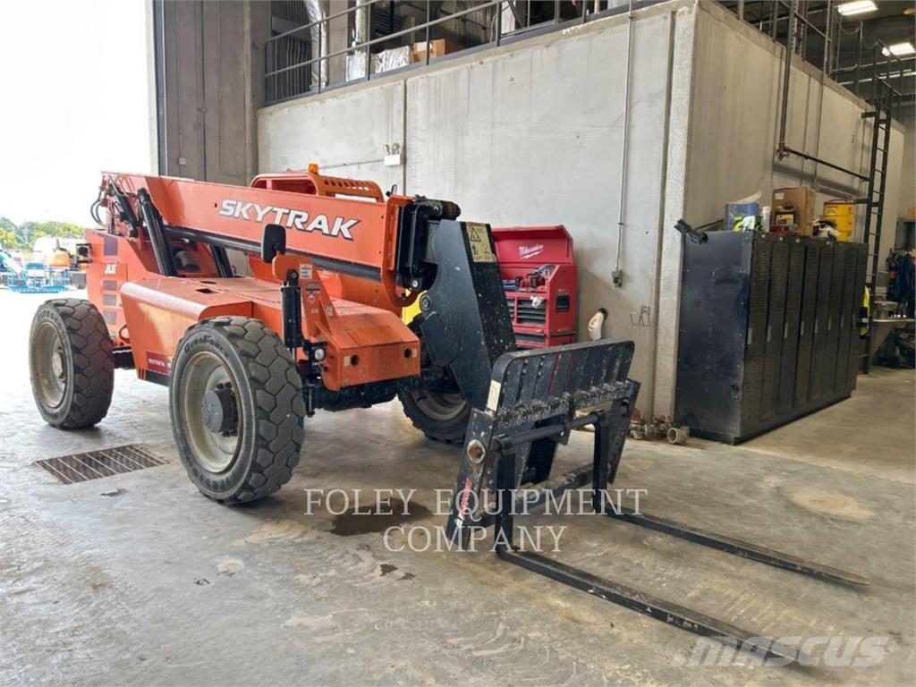 SkyTrak 6042O Telescopic handlers