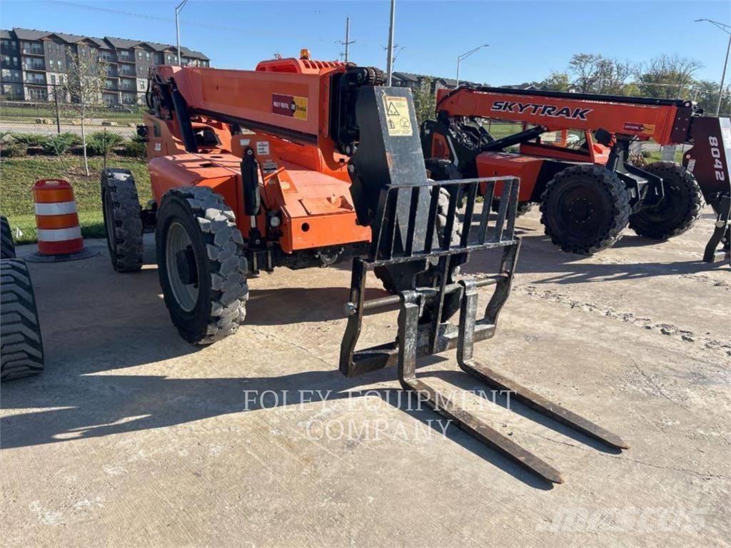 SkyTrak 6042O Telescopic handlers