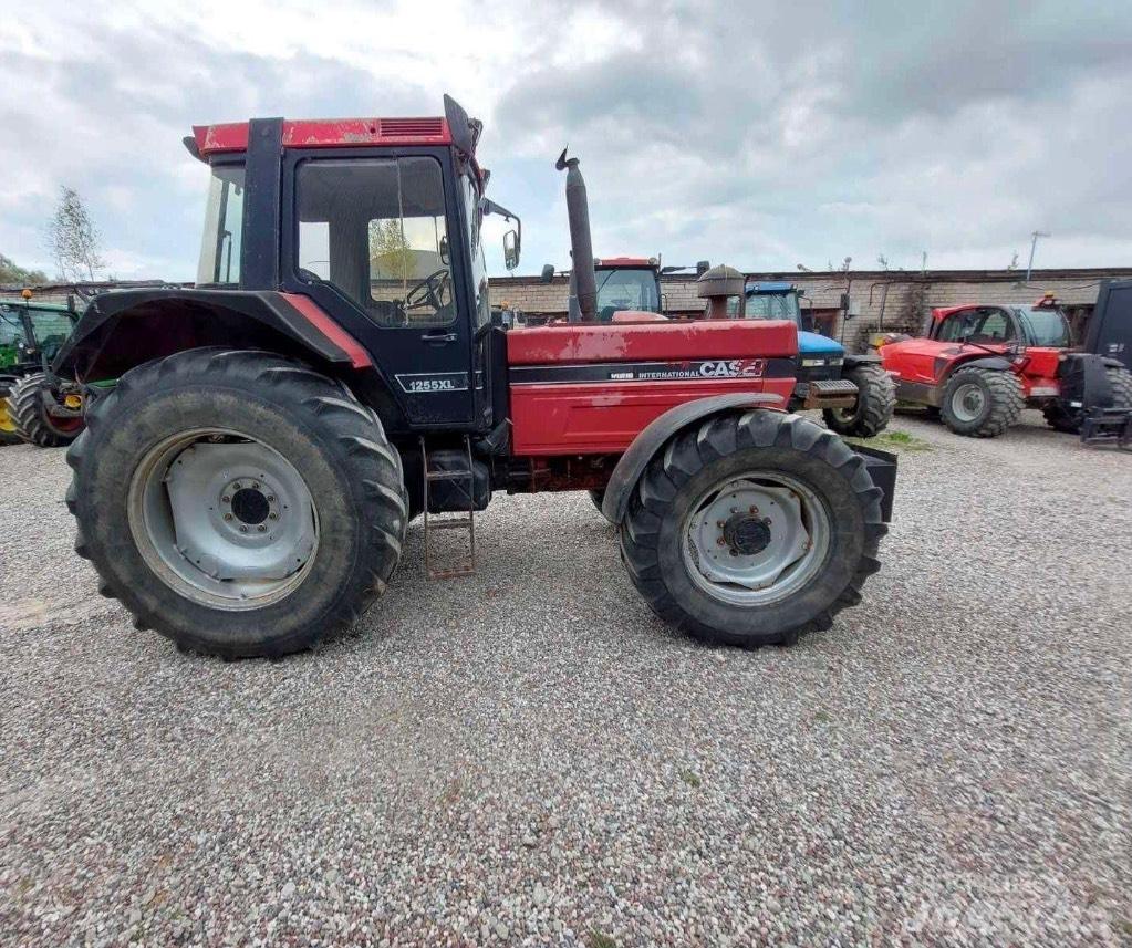 Case IH 1255 XL Tractors