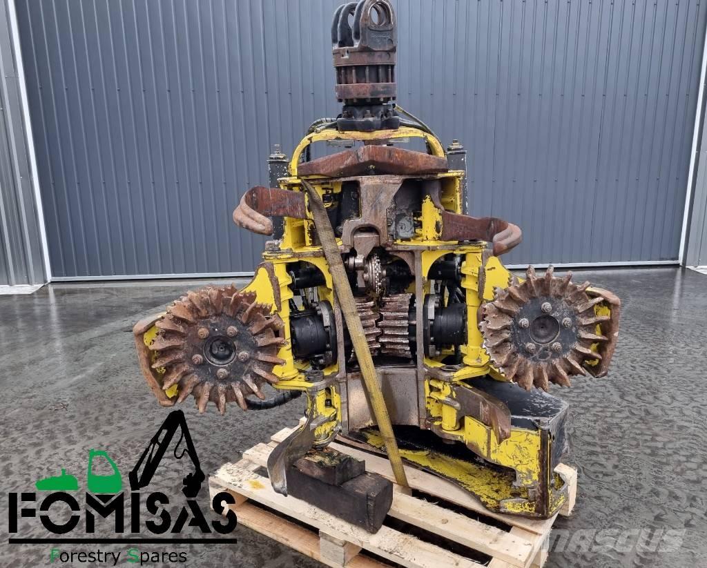 John Deere H413 Harvester heads