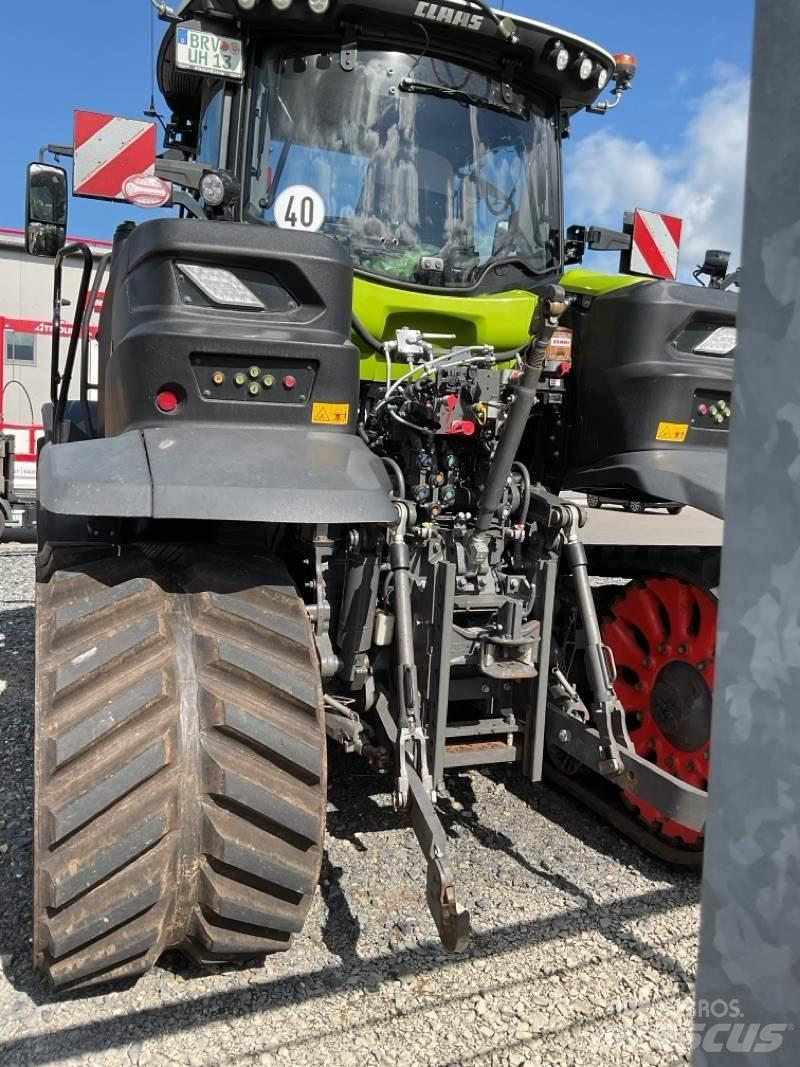 CLAAS Axion 960 TT Track mounted cranes