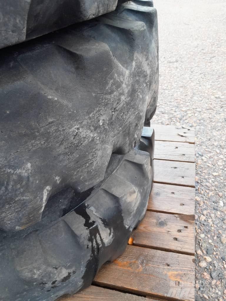 Mitas 8,25-20 Hjul Tyres, wheels and rims
