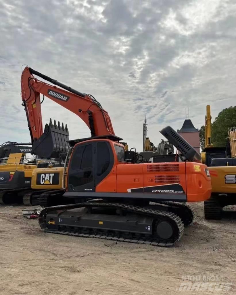 Doosan DX 225 Crawler excavators