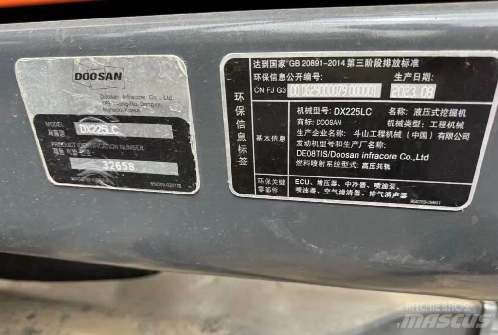 Doosan DX 225 Crawler excavators