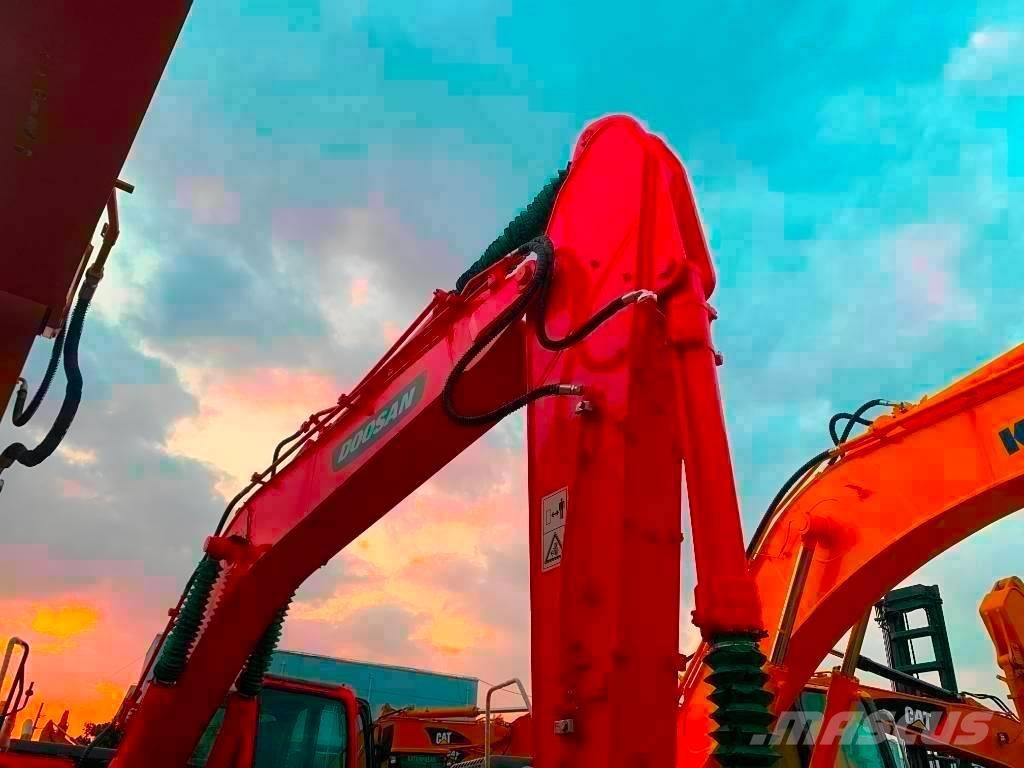 Doosan DX 225 LC Crawler excavators
