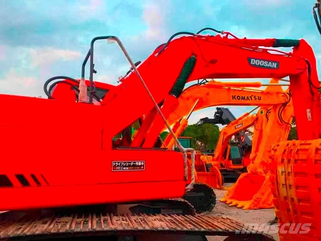 Doosan DX 225 LC Crawler excavators