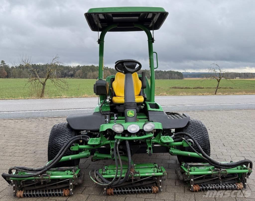 John Deere 8700 A Fairway mowers