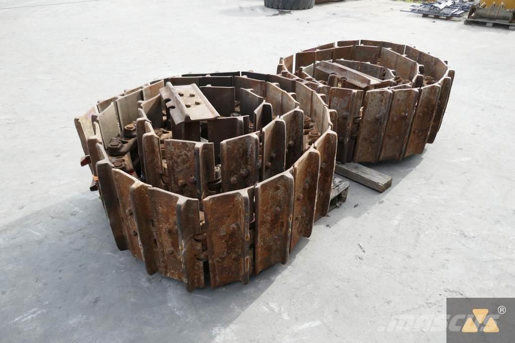 CAT D7R Trackgroup Tyres, wheels and rims