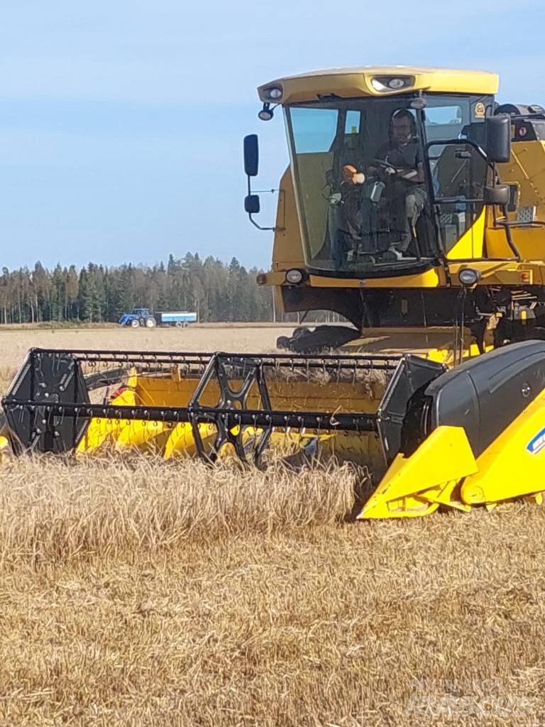 New Holland TC 5050 Combine harvesters