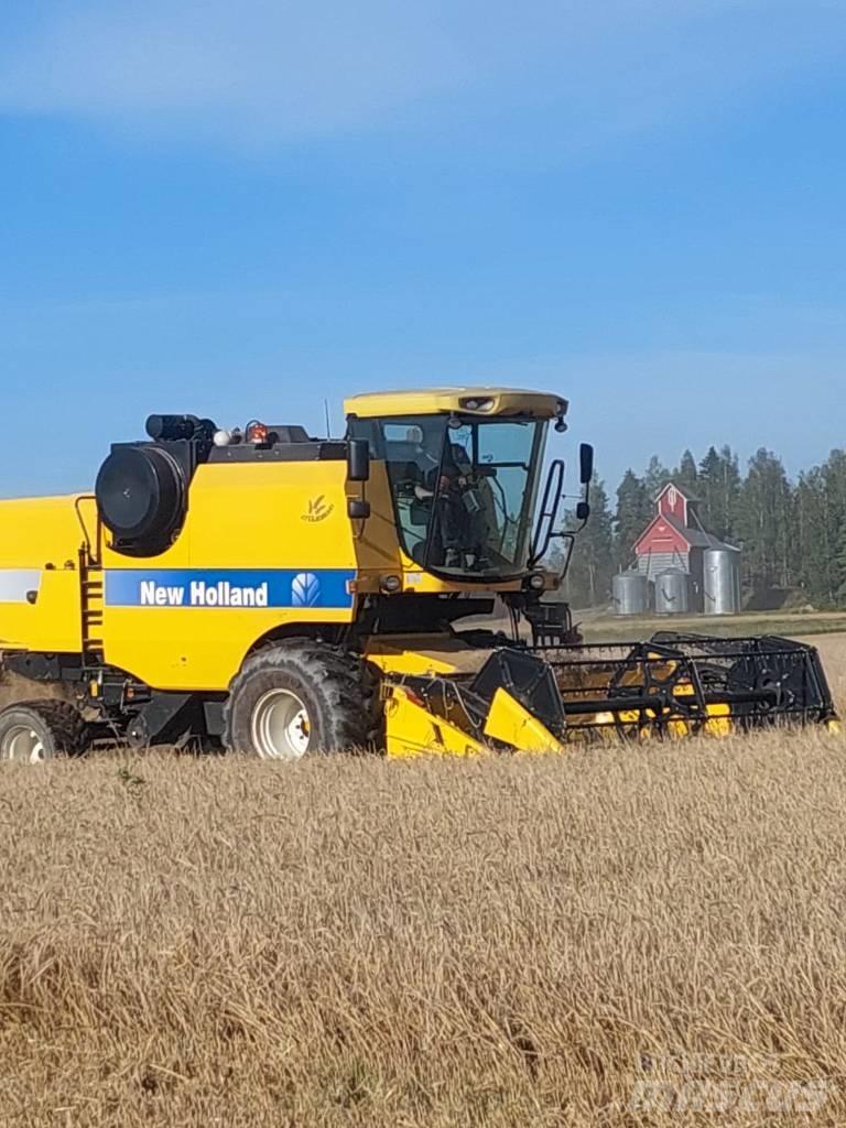 New Holland TC 5050 Combine harvesters