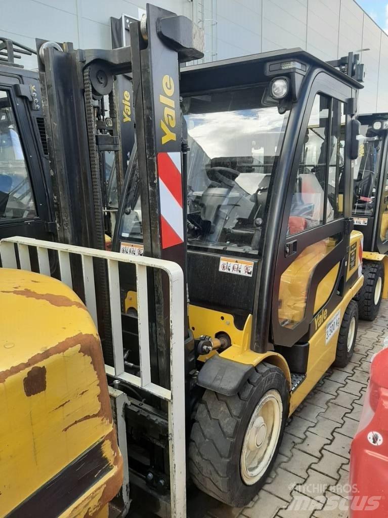 Yale GDP35VX Diesel trucks