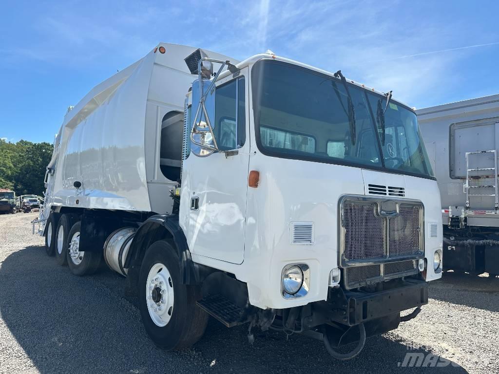 Autocar 32 Yd Waste trucks