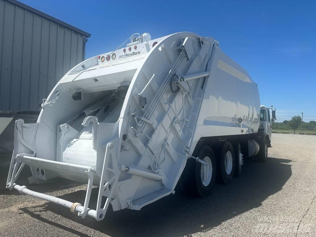 Autocar 32 Yd Waste trucks
