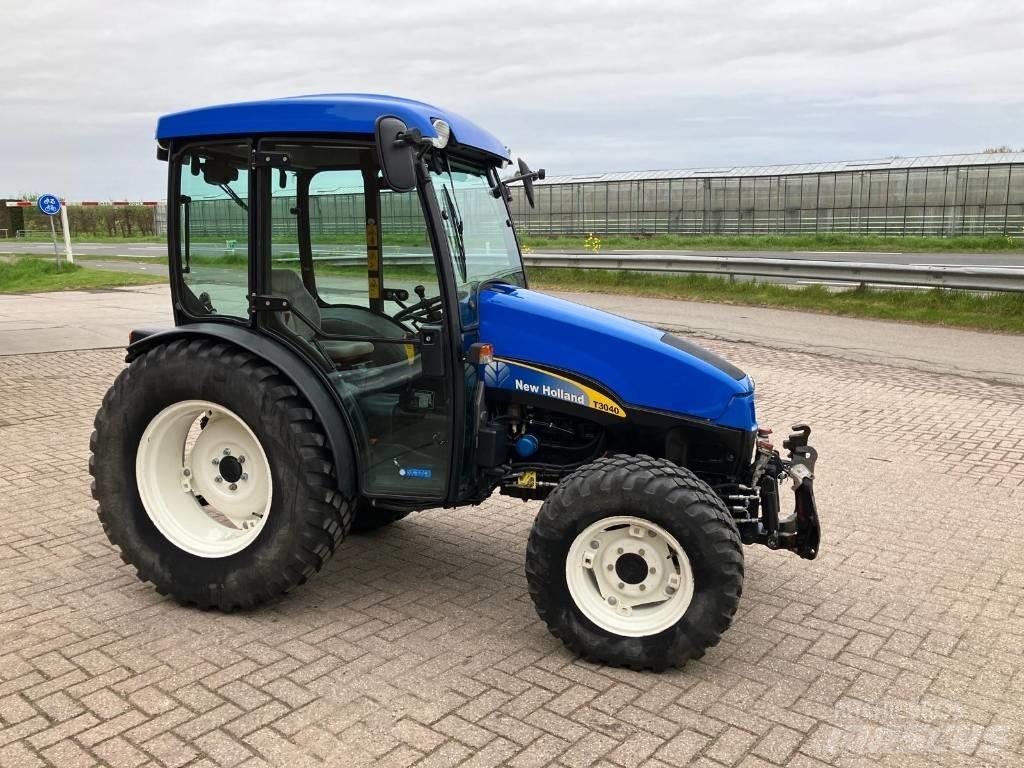 New Holland 3040 Tractors