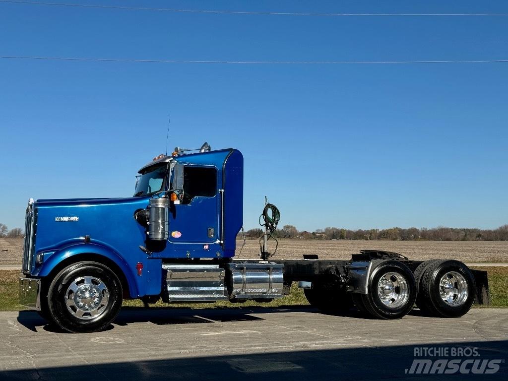 Kenworth W900 Prime Movers