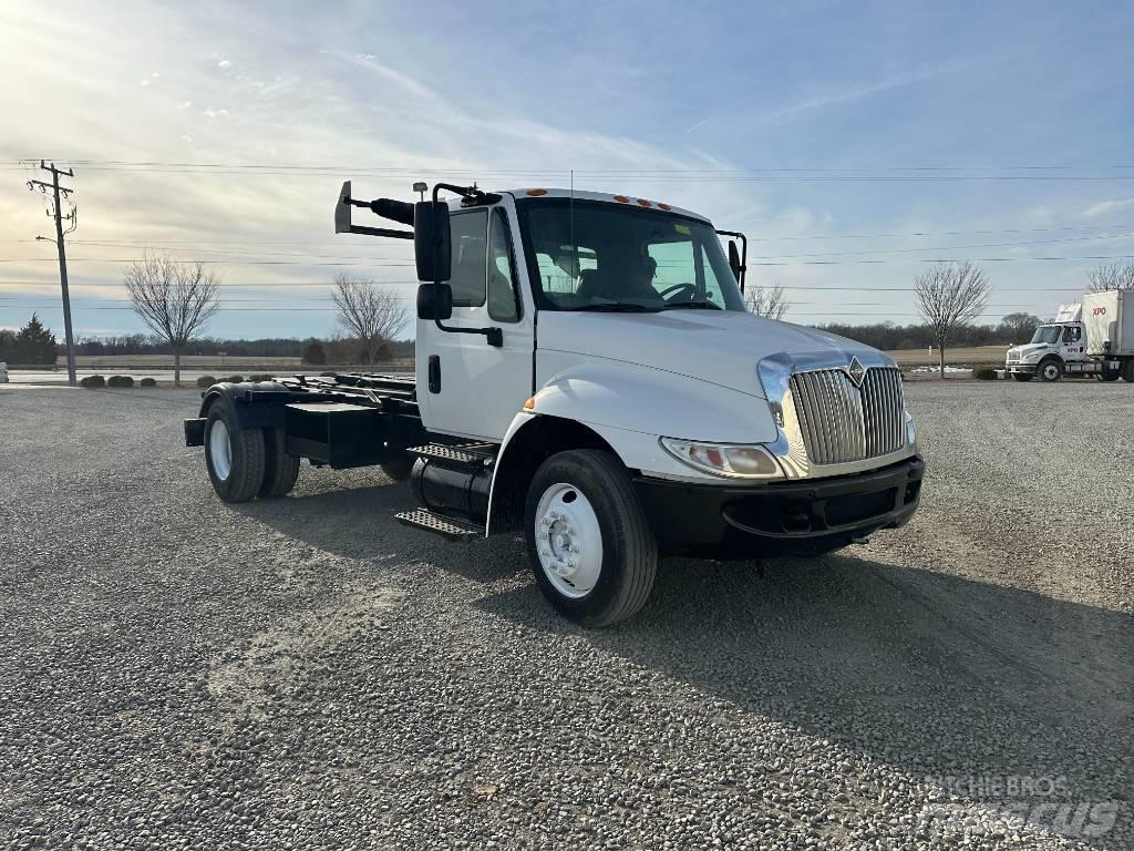 International 4400 Waste trucks